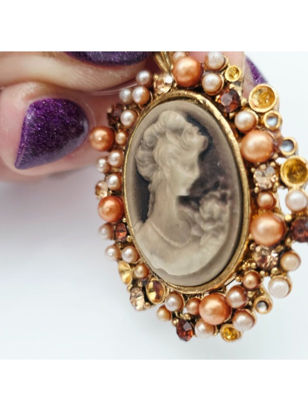 Cameo Pendant With Faux Pearls & Amber Rhinestones Gold-Tone Oval Frame VTG AS I - Picture 7 of 8